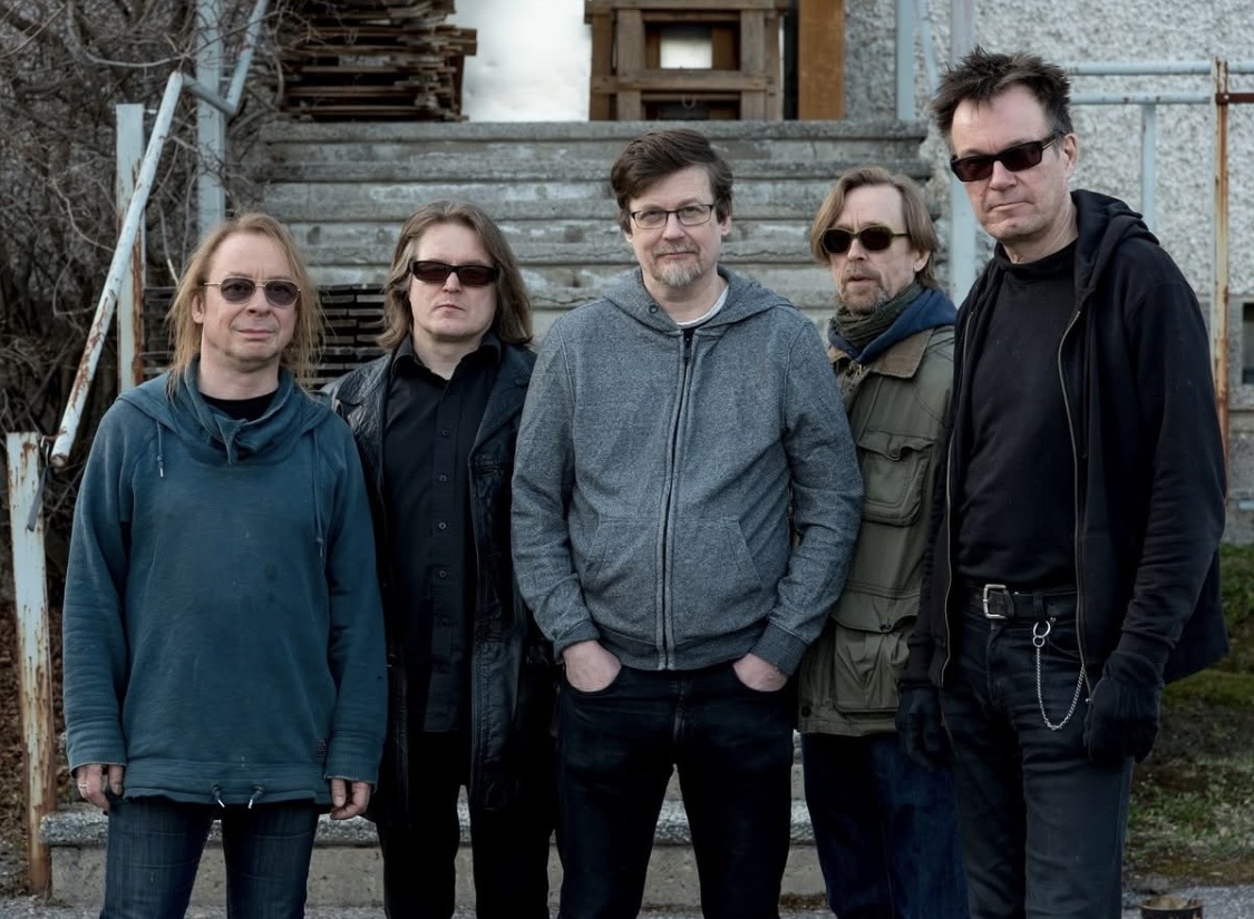 Radiopuhelimet keikalla Nuorisoseuralla