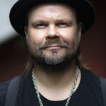 Kirjailijavierailu ja runoesitys: Tuomo Heikkinen